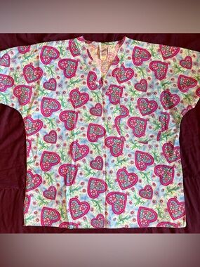 Vintage Pink Heart Floral Print Scrub Uniform Top 🩷